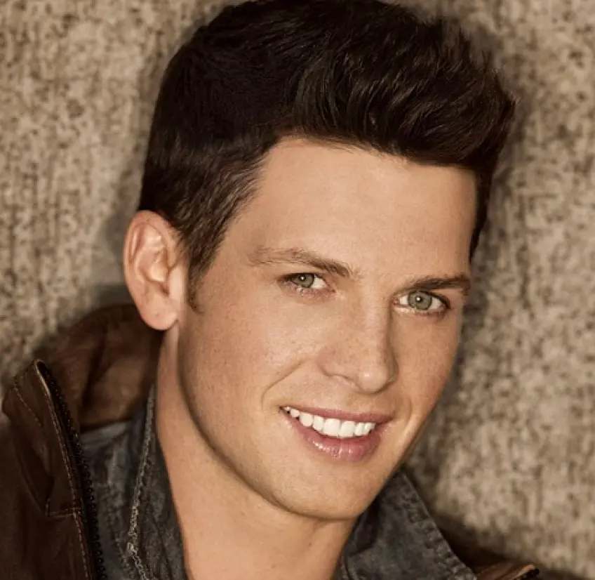 Clifton Murray Bio, Net Worth, Wife, Age, Instagram, Baby, The Tenors