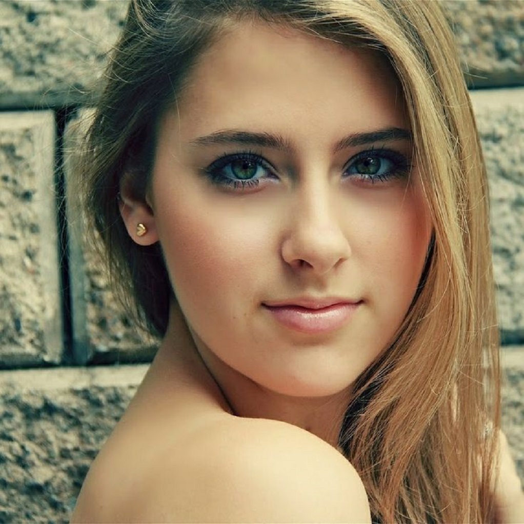 Instagram Model Claire Abbott's Bio, Net Worth, Music, Etc. Celeb Tattler